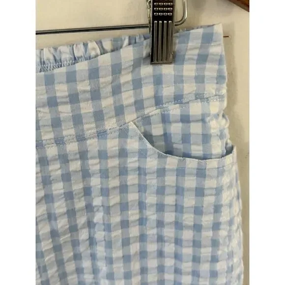 Seersucker Womens Bermuda Shorts D&CO Denim And Company Striped Size SP Pockets - Picture 2 of 9